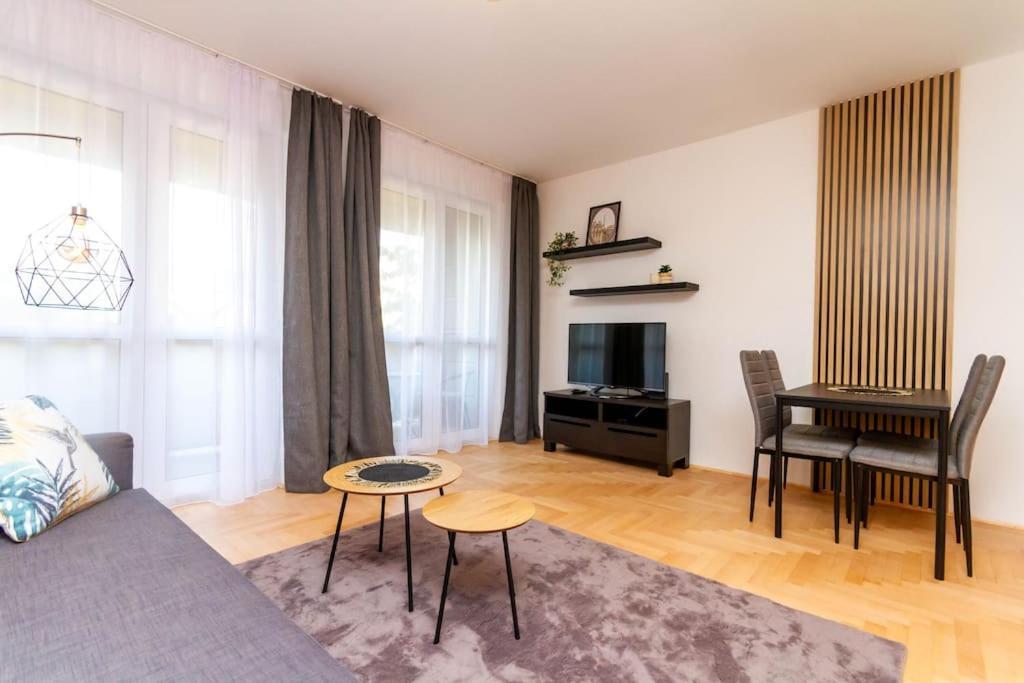 Gozsdu White Raven 3 - Terrace And Free Underground Parking Budapeste Exterior foto