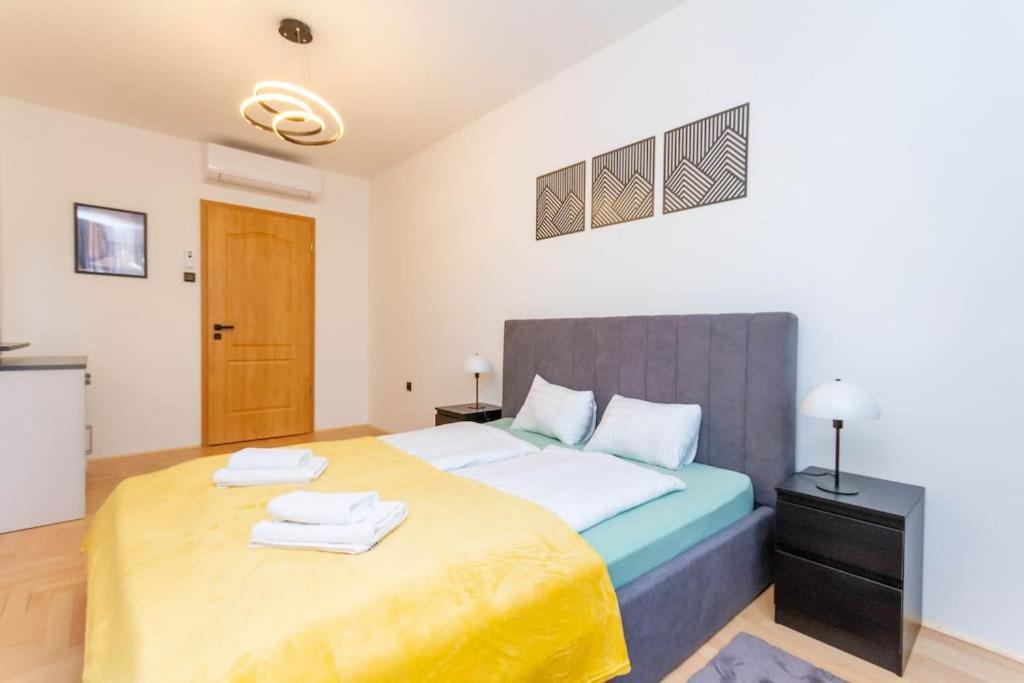 Gozsdu White Raven 3 - Terrace And Free Underground Parking Budapeste Exterior foto